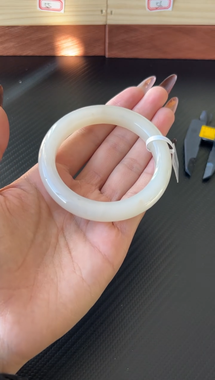 未镶嵌手镯和田玉黑山微色差58mM