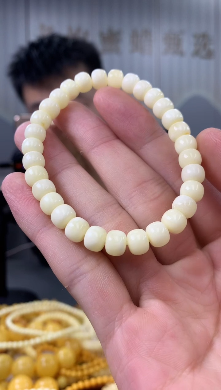 【闪购商品】琥珀裸石未镶嵌手串