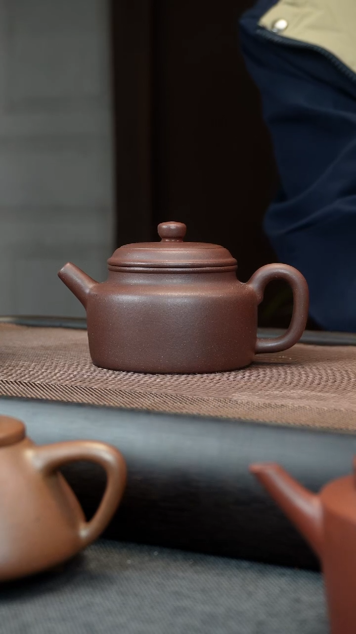 【闪购商品】紫砂茶壶德钟 200CC 大木门底槽清   