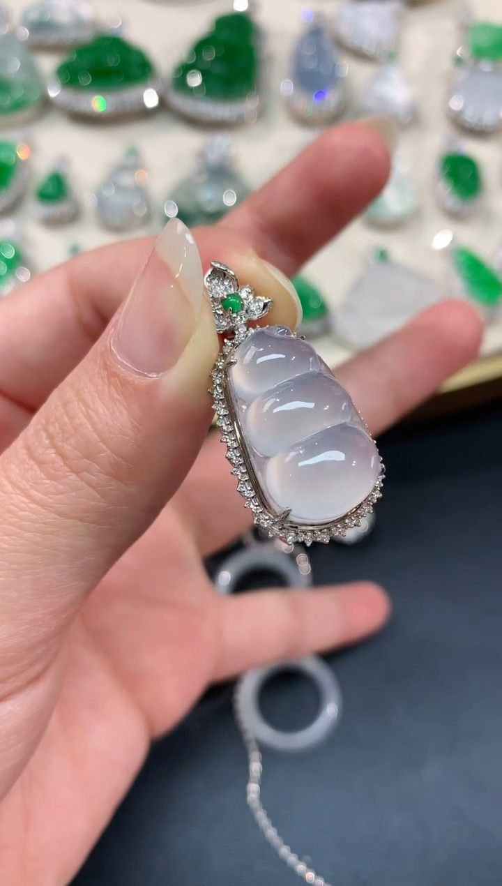 【闪购商品】翡翠吊坠(不含链)18K金镶嵌豆子A198|9800