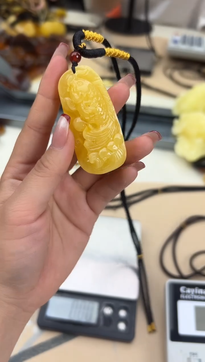 【闪购商品】琥珀裸石未镶嵌蜜蜡吊坠