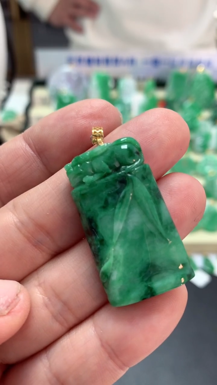 【闪购商品】翡翠吊坠(不含链)18K金镶嵌挂件