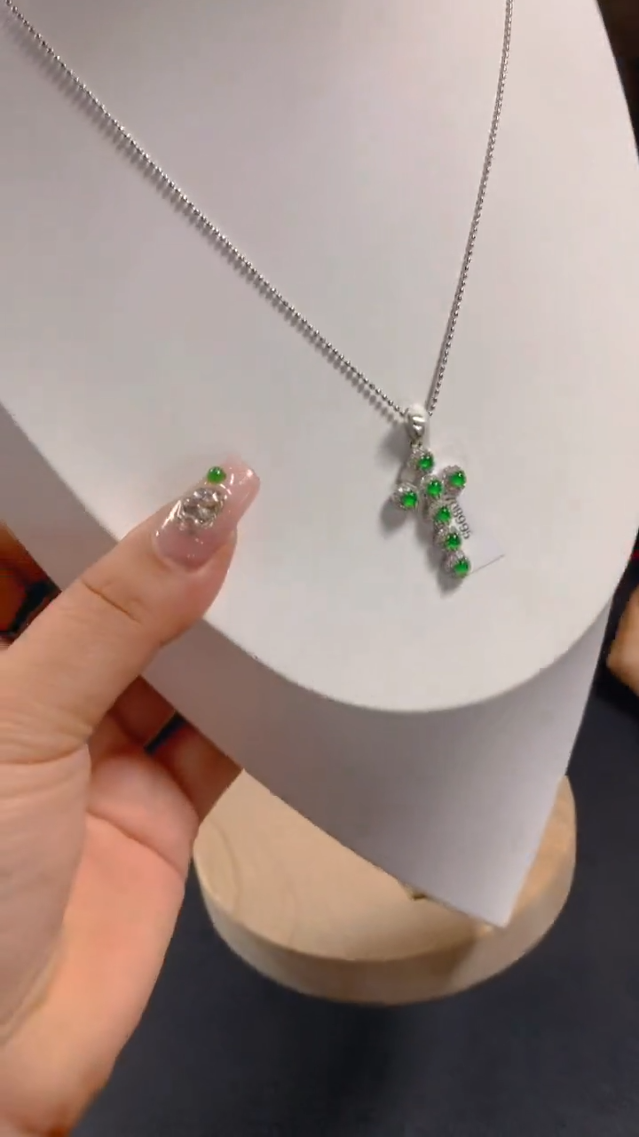 【闪购商品】翡翠吊坠(赠链)未镶嵌0850366968多样性发其一