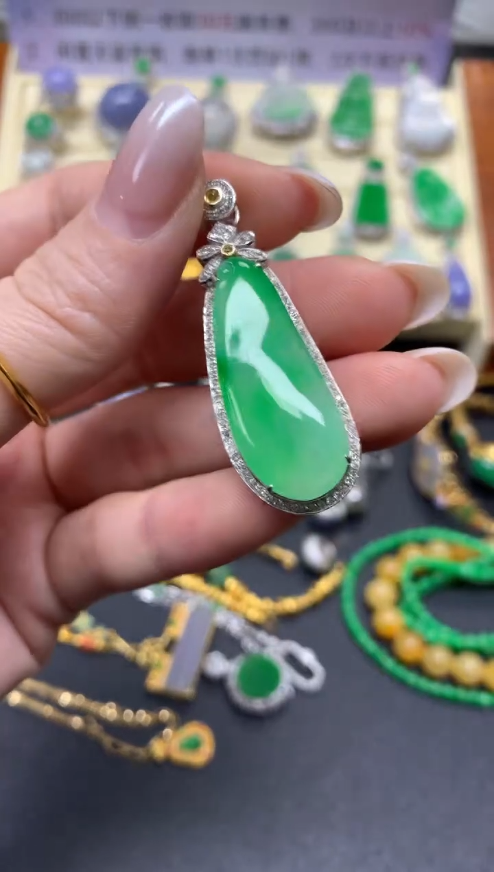 【闪购商品】翡翠18K金镶嵌吊坠(不含链)吊坠|9300+930