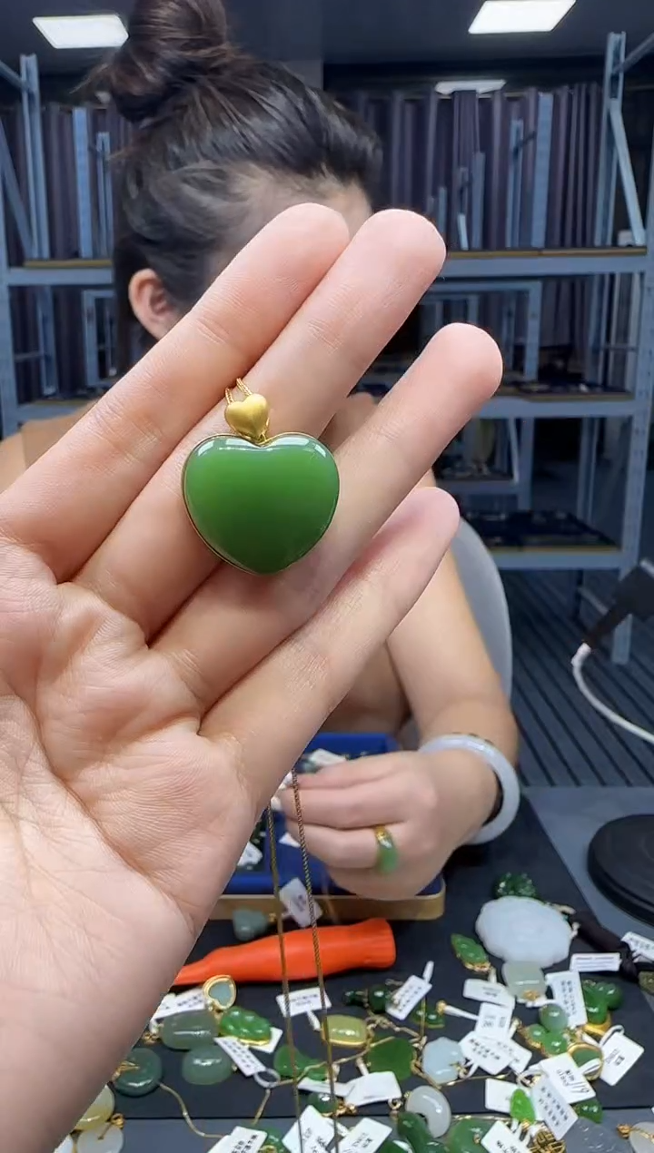 和田玉18K金镶嵌挂件 不含链