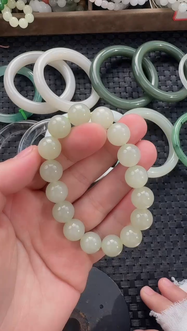 颈饰未镶嵌和田玉12晴水手串
