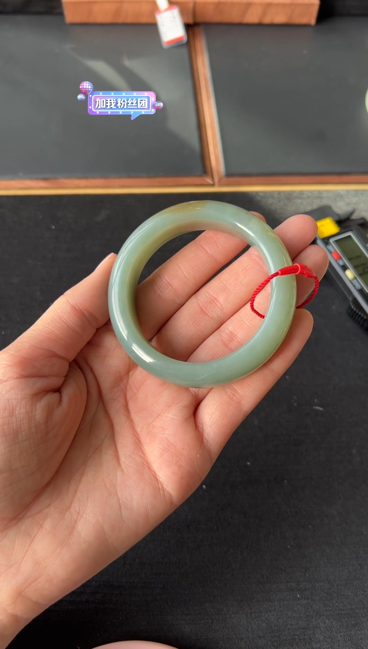 【闪购商品】和田玉手镯未镶嵌且末微色差近矿51