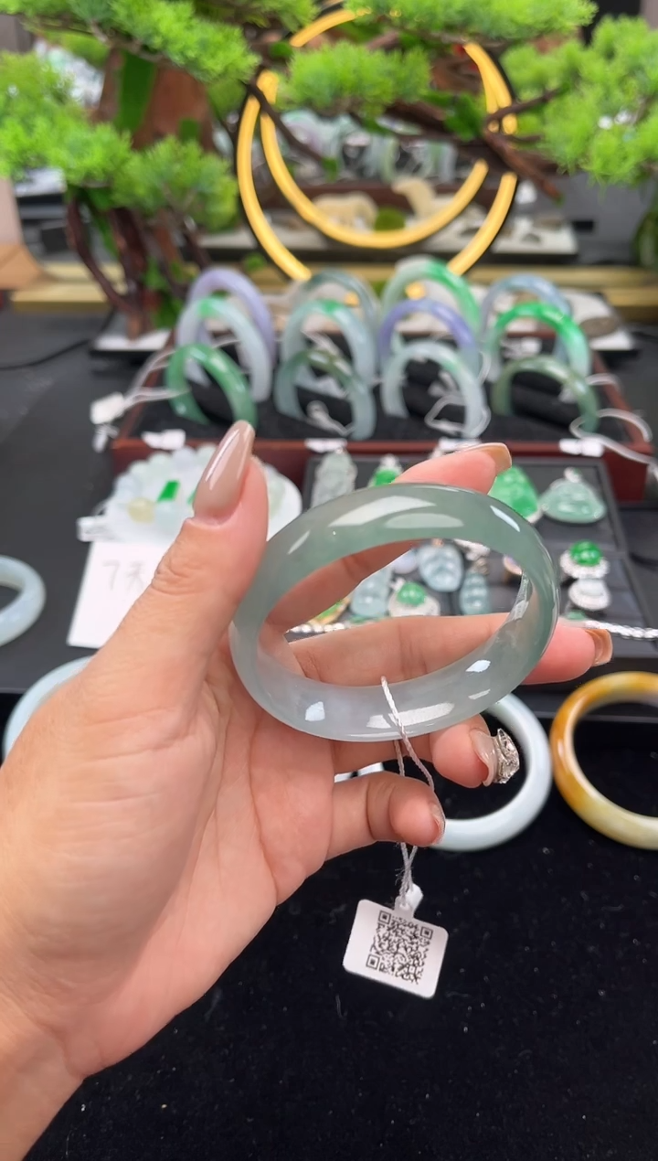 未镶嵌手镯翡翠手镯