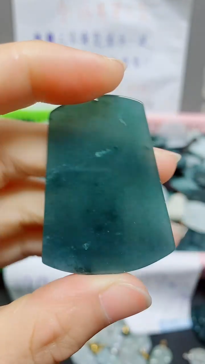 【闪购商品】翡翠颈饰未镶嵌天然翡翠A货