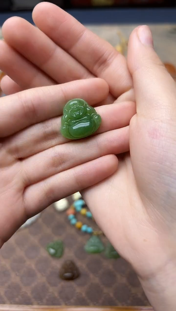 颈饰未镶嵌和田玉雨碧玉佛公吊坠ZD编绳