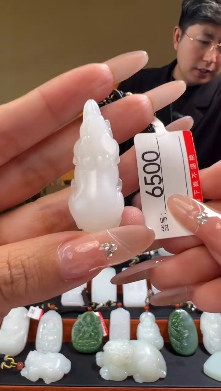 颈饰未镶嵌和田玉1