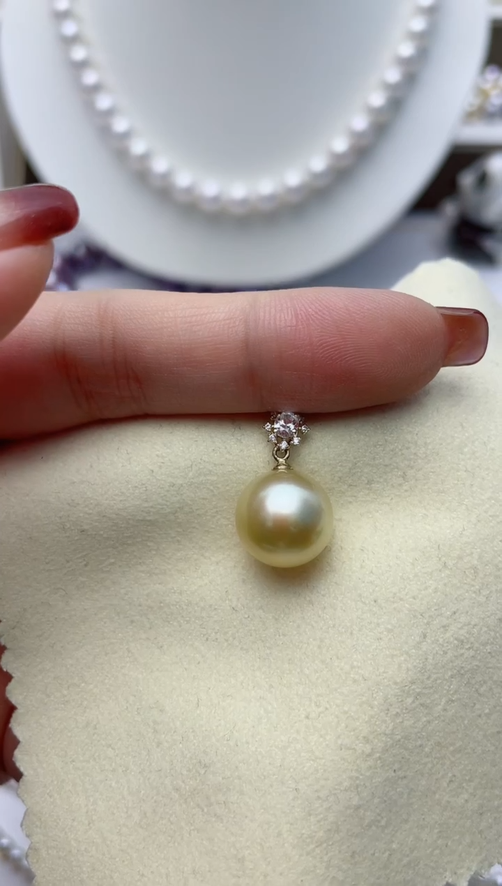 【闪购商品】海水珍珠颈饰18K金镶嵌W101