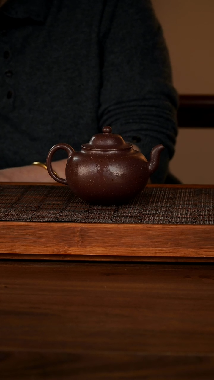 【闪购商品】紫砂茶壶笠帽莲子 紫玉金砂 230cc