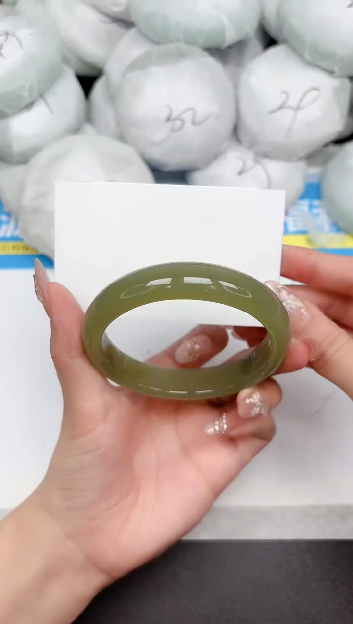 未镶嵌手镯石英质玉255-60.8