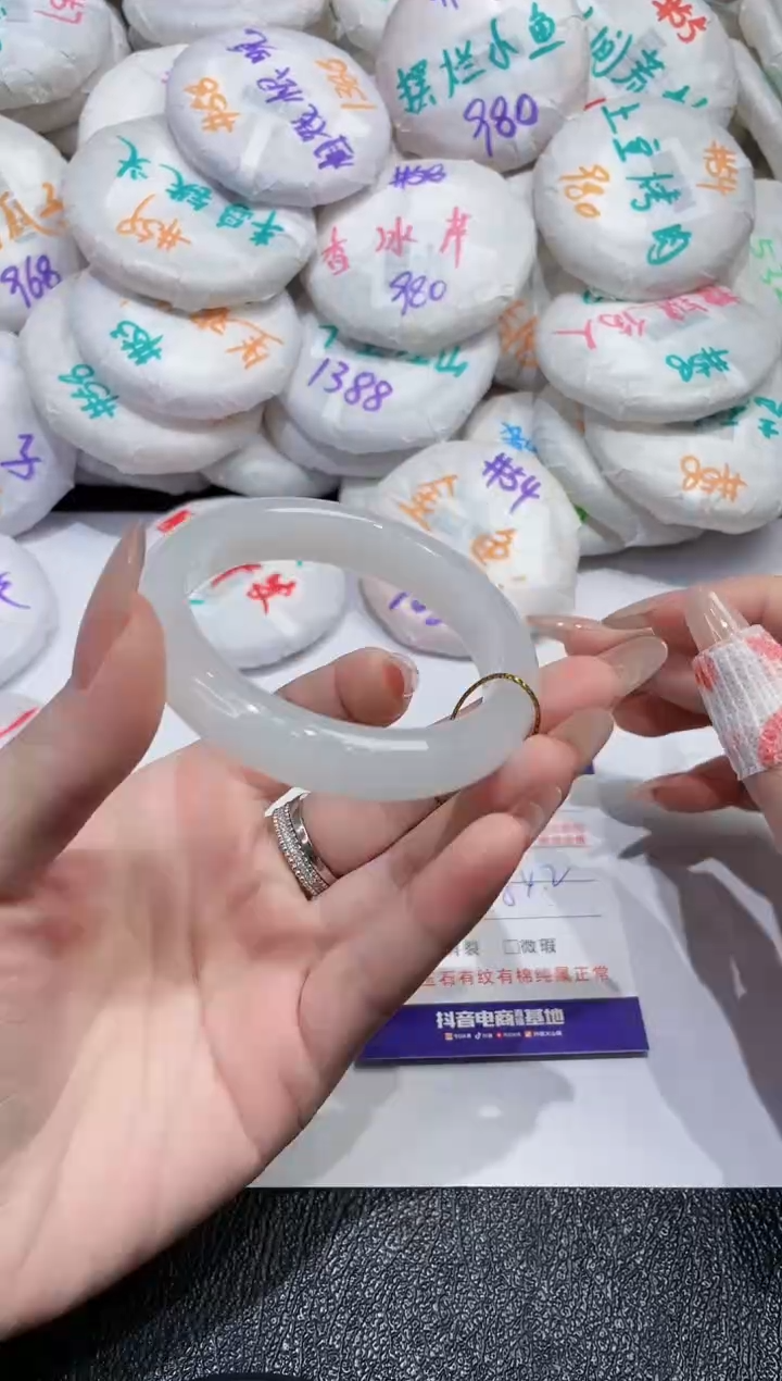 石英质玉未镶嵌手镯-2