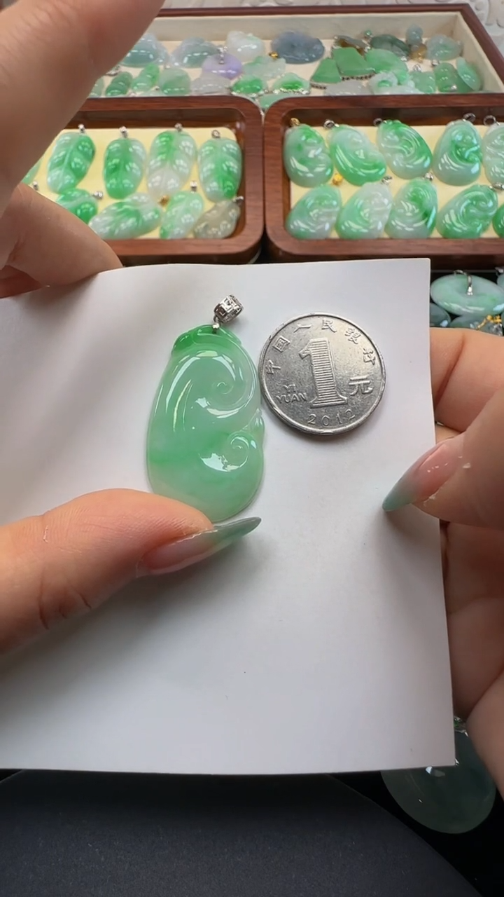 吊坠(不含链)18K金镶嵌翡翠如意