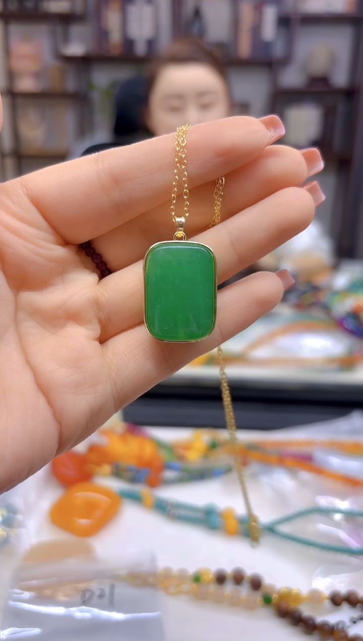 【闪购商品】翡翠吊坠(赠链)银S925镀金镶嵌D245