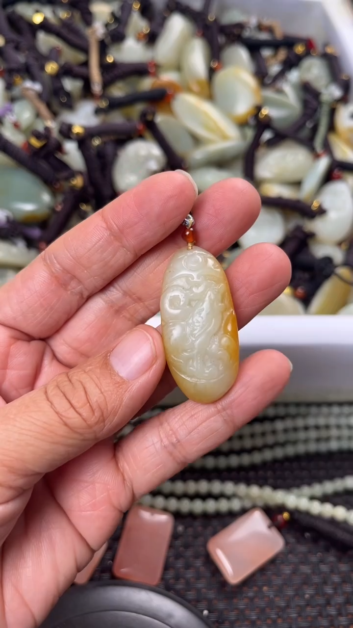 【闪购商品】和田玉颈饰未镶嵌多样性发货没有证书拍一发一有瑕