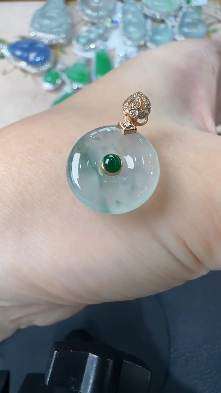 【闪购商品】翡翠吊坠(不含链)18K金镶嵌5