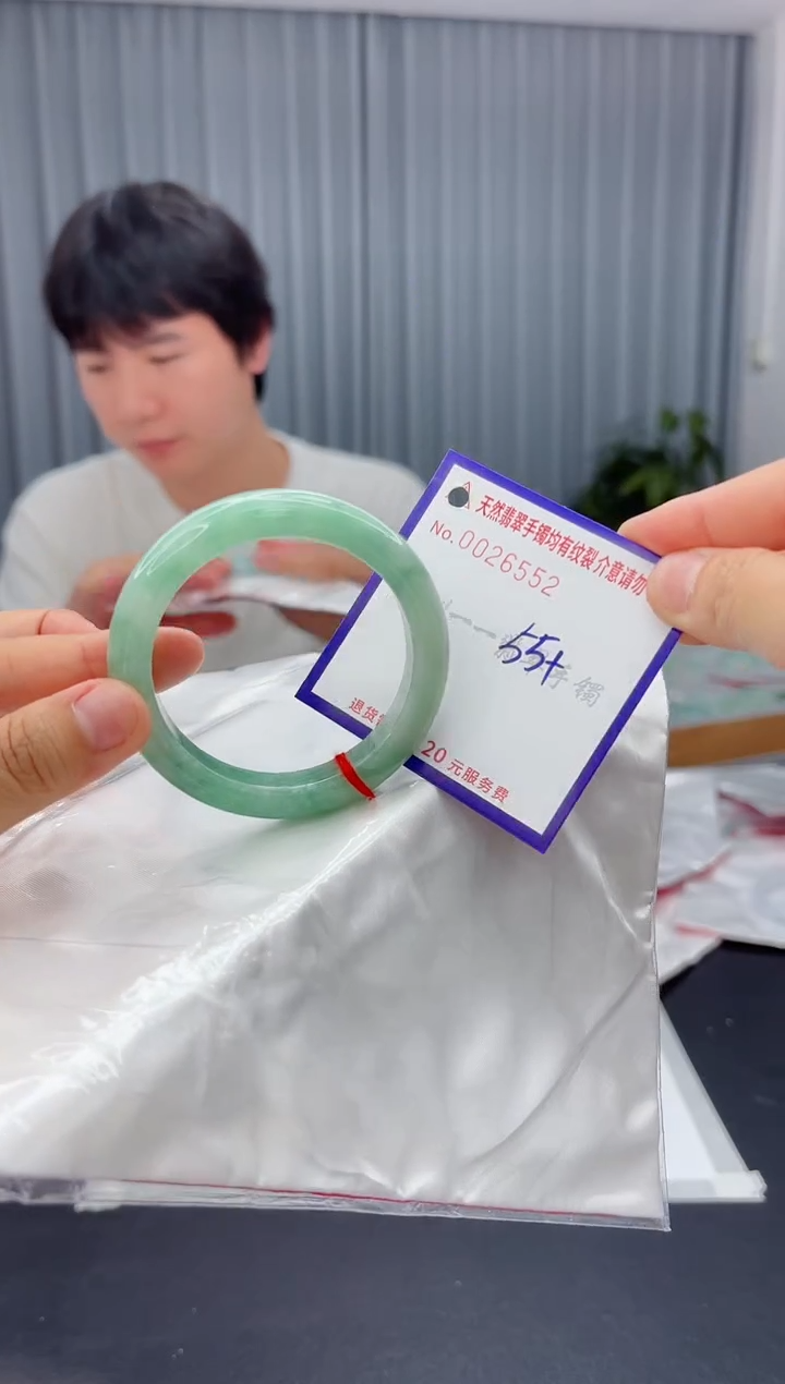 翡翠手镯未镶嵌1