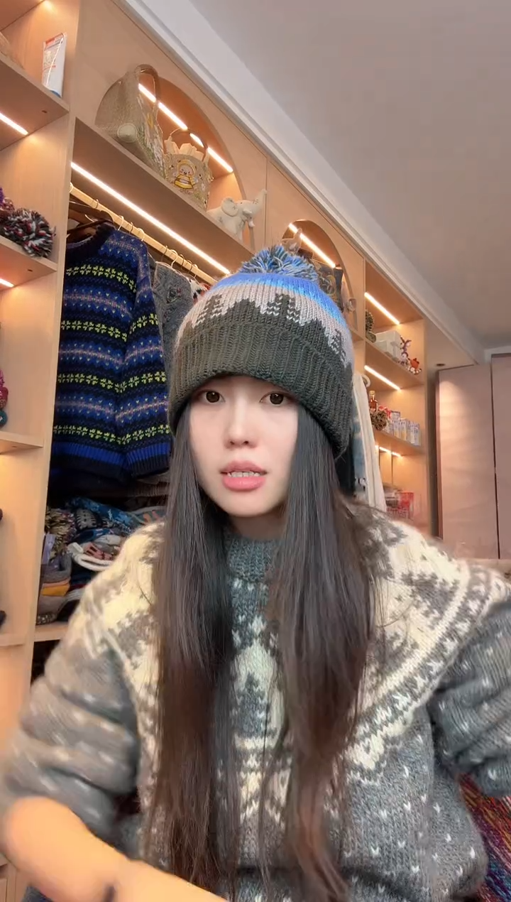 美丽如蓝色翻边帽