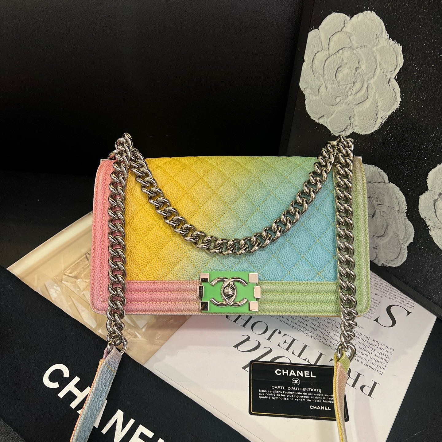 95新 Chanel/香奈儿 17C彩虹炫彩中号leboy斜挎包标卡齐23开B4436