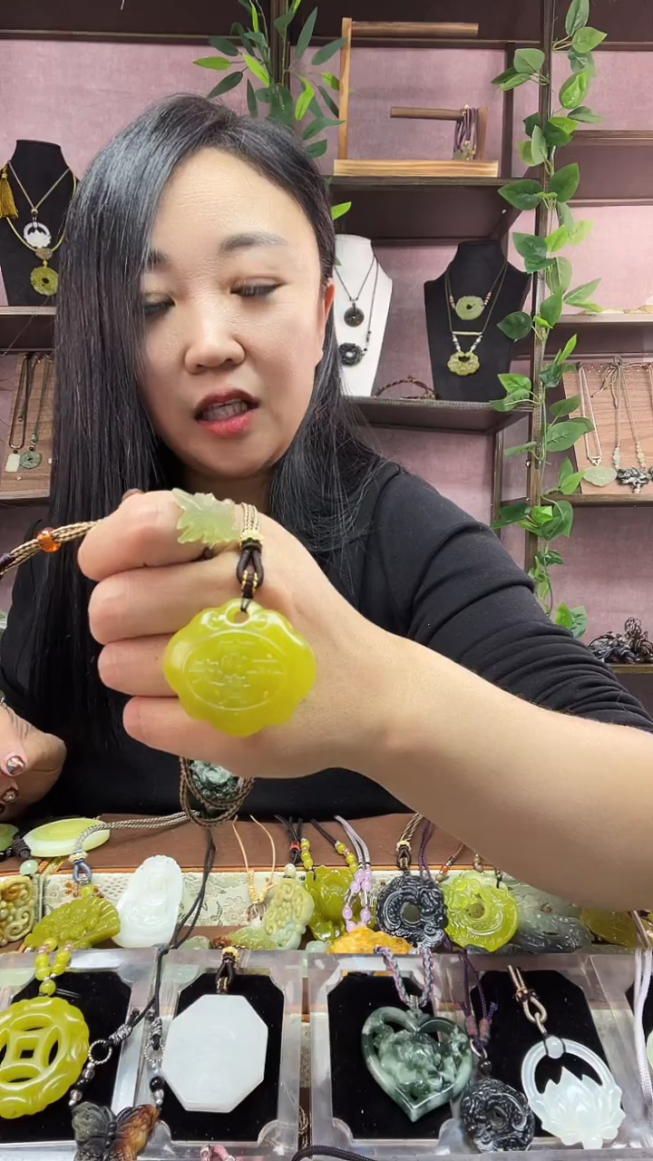 未镶嵌岫玉吊坠(赠链)未镶嵌 岫玉 吊坠(赠链)