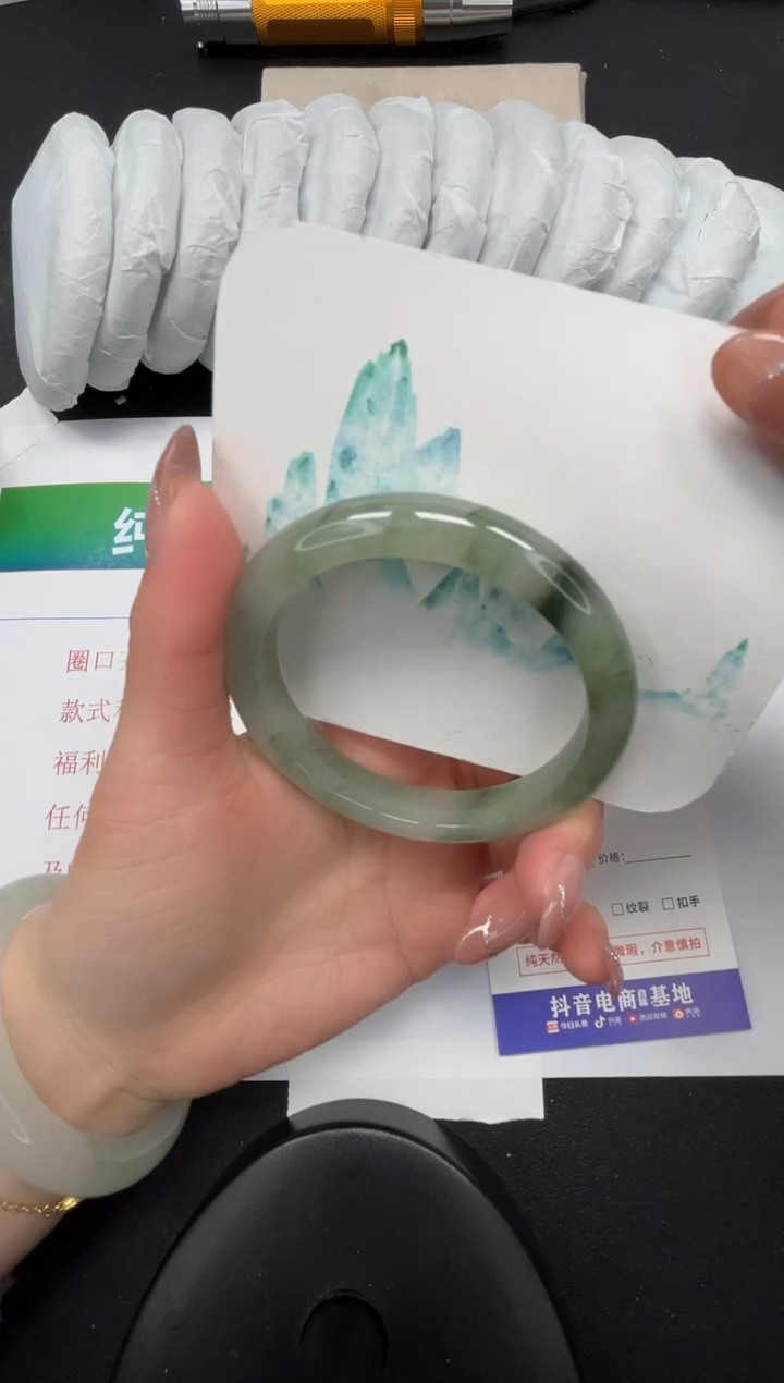 【闪购商品】石英质玉手镯未镶嵌251-56.8