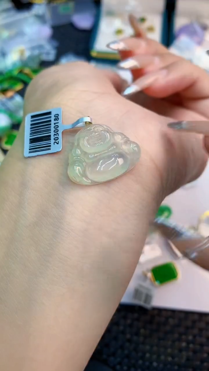 颈饰18K金镶嵌翡翠1