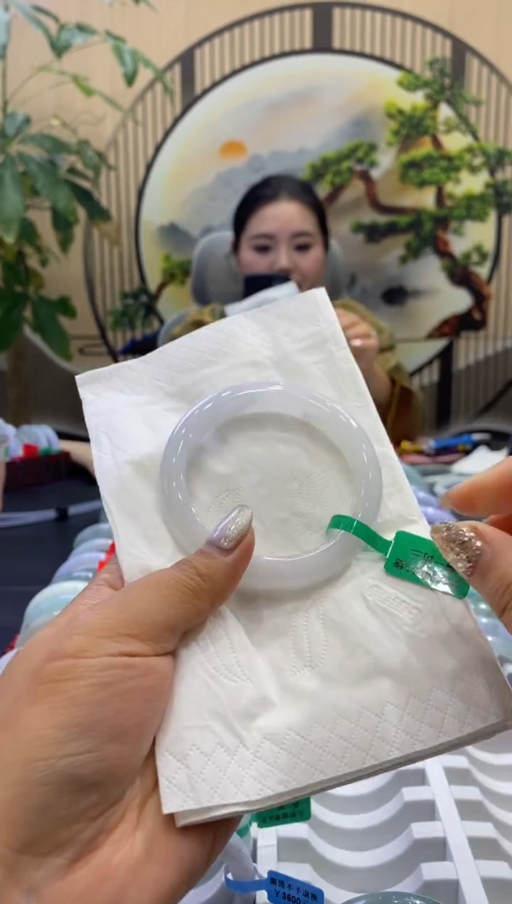 未镶嵌手镯翡翠千****?多人00011392