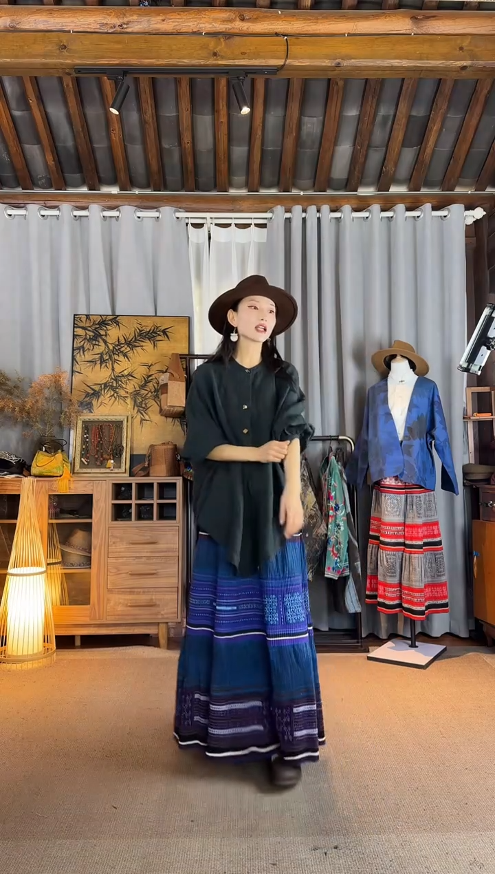 设计师款墨绿木扣衬衣