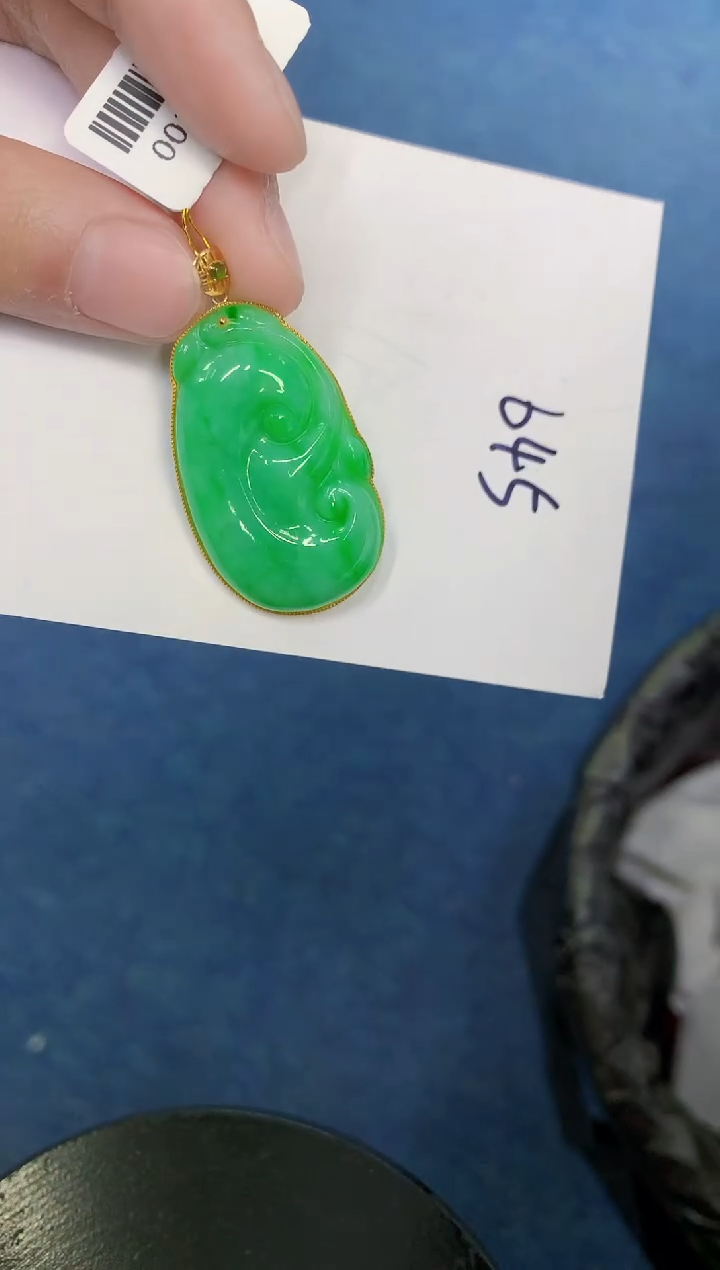 翡翠18K金镶嵌颈饰000000000