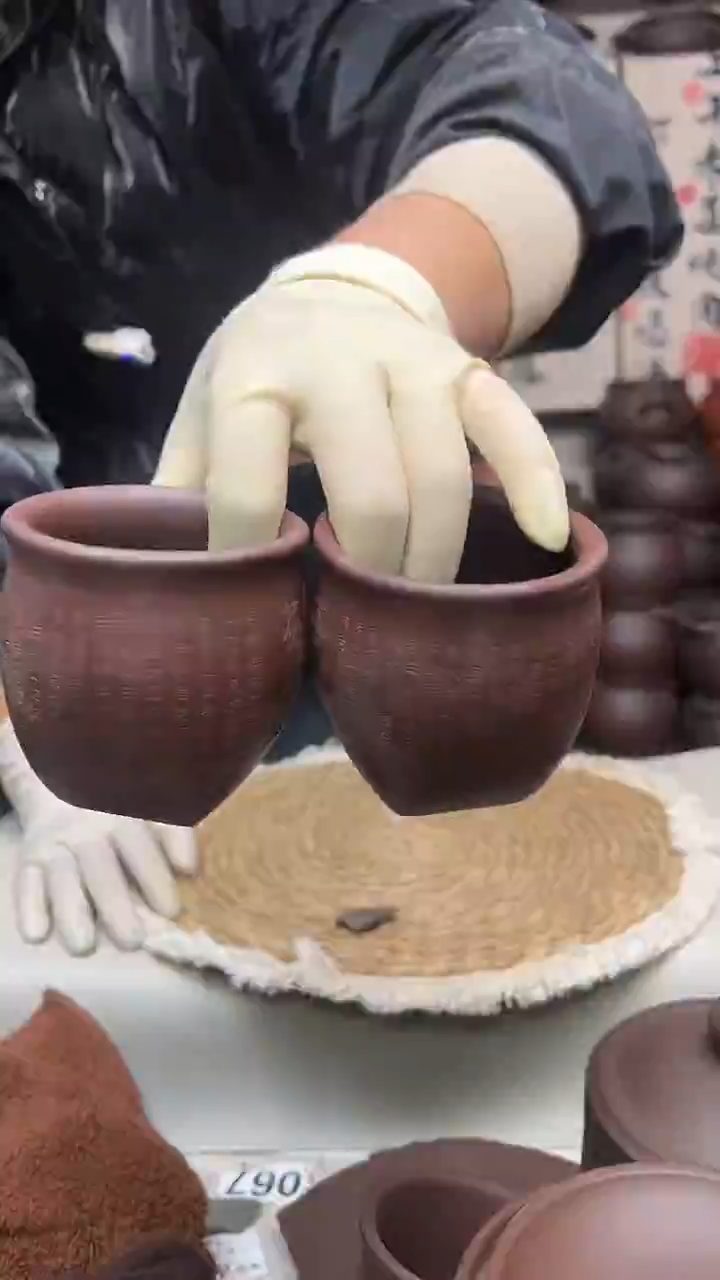宜兴紫砂微瑕主人杯，茶经，一对