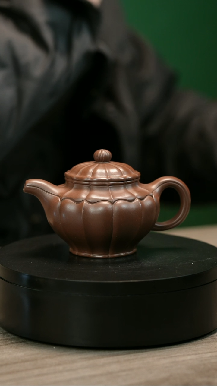 茶壶紫砂老*头H1640赵信军筋纹掇只