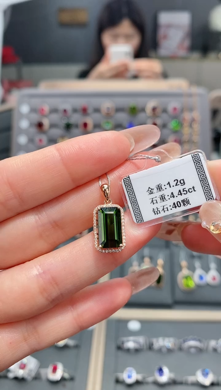 【闪购商品】碧玺颈饰18K金镶嵌4.45  