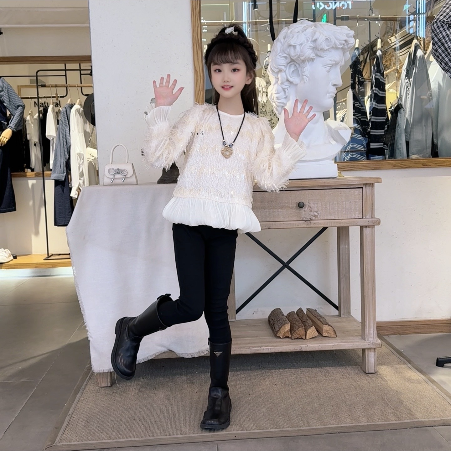 【贝贝优品】女童秋冬季2025新款 时尚设计款流苏蕾丝拼接打底衫