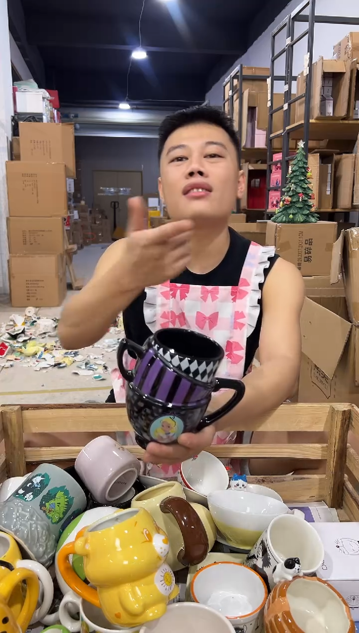 瓷片黑紫叠叠杯  