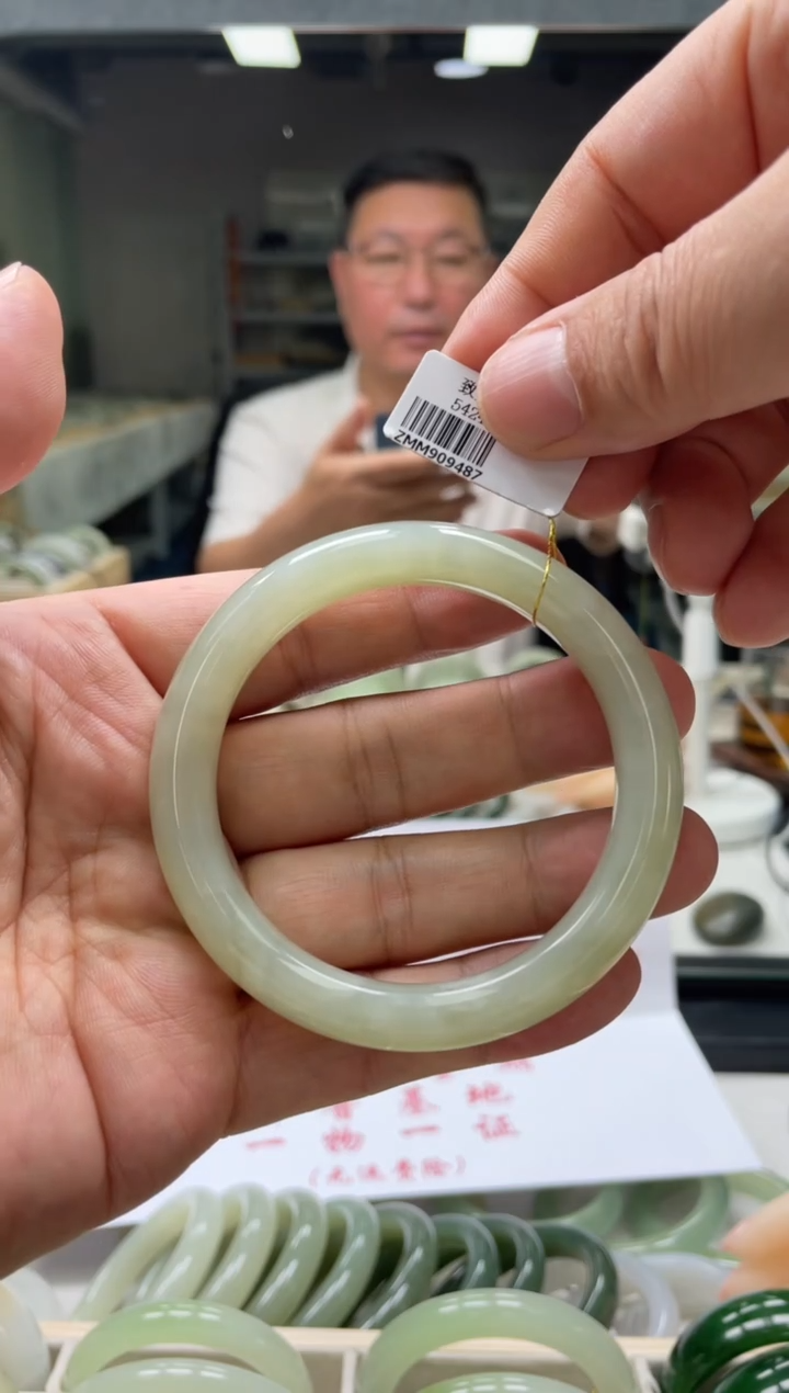 【闪购商品】和田玉手镯未镶嵌编码 9487圈口58-59