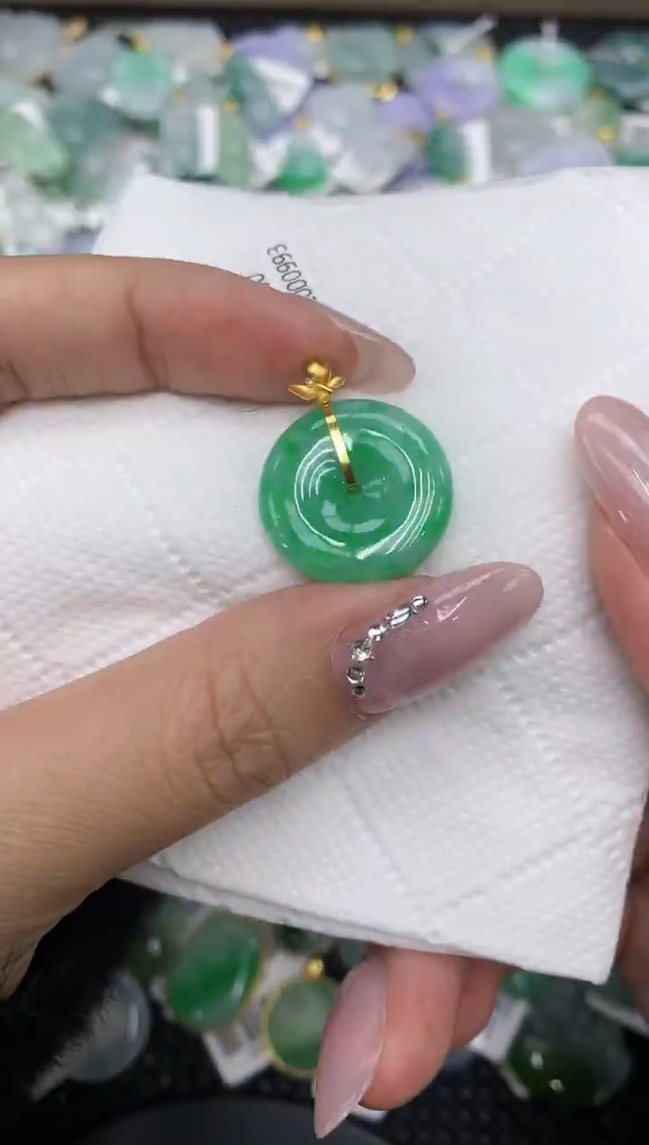 颈饰18K金镶嵌翡翠a货支持复检百元以上9元证书费自理