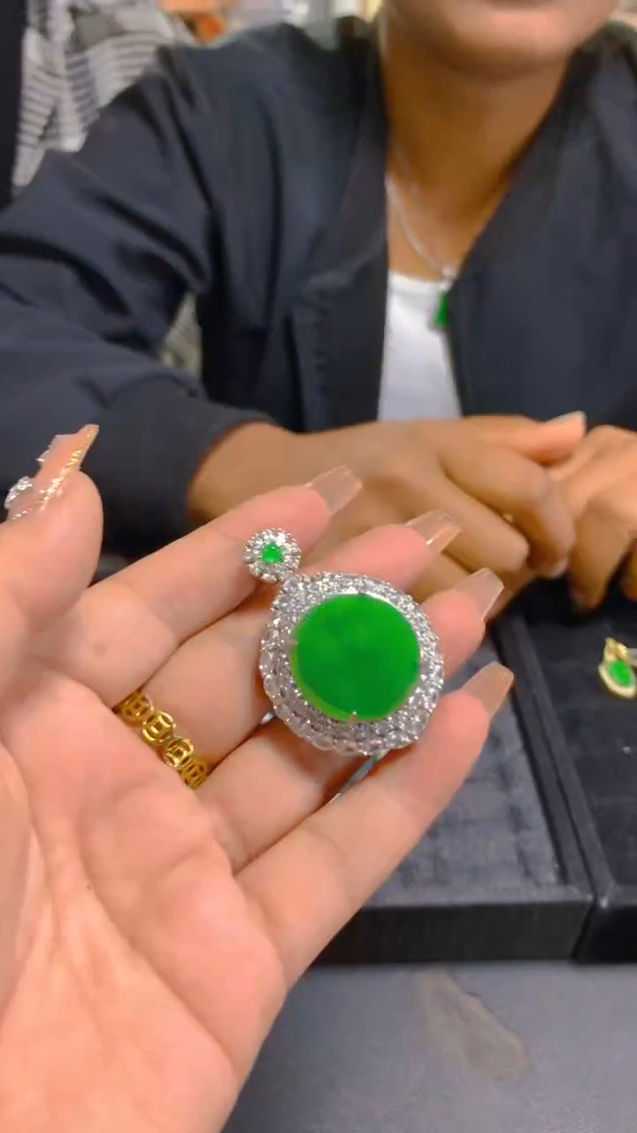 【闪购商品】翡翠吊坠(赠链)未镶嵌0665865191多样性发一