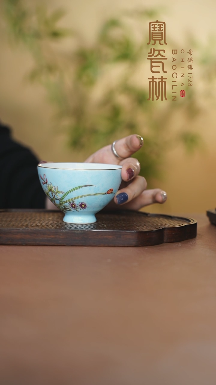 天蓝扒花兰花鸡心杯