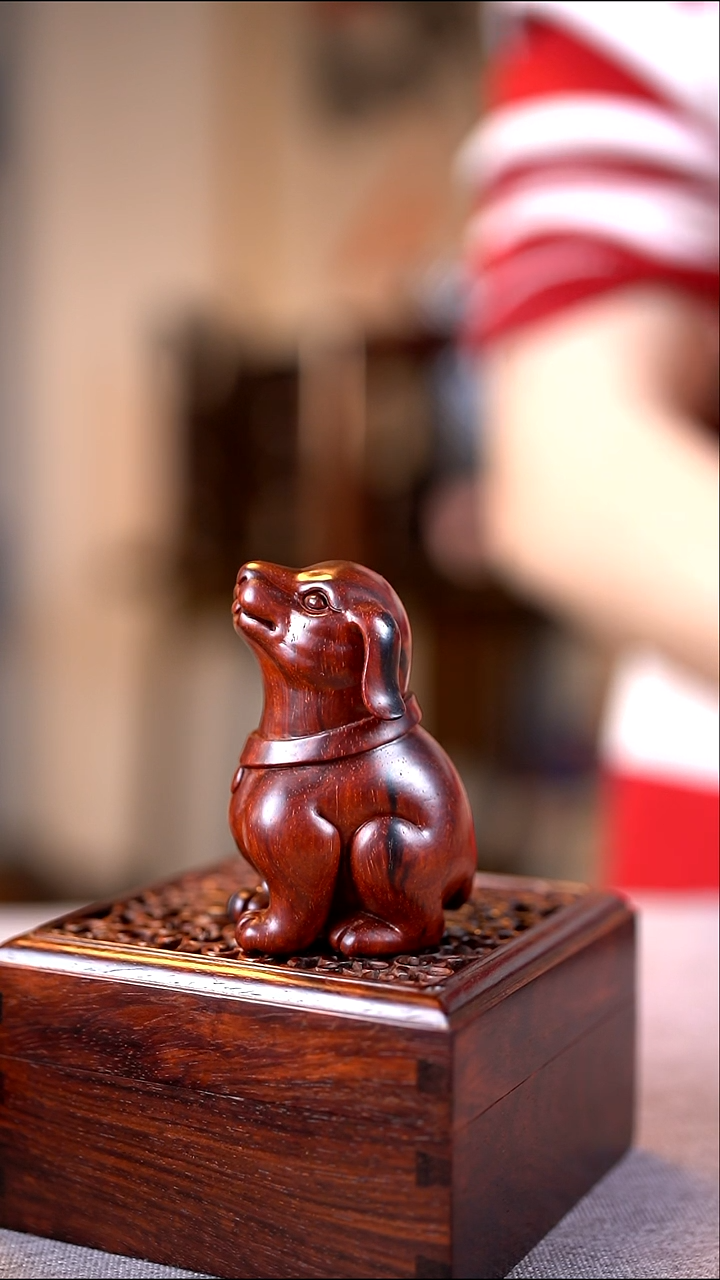 檀香紫檀（小叶紫檀）吉祥狗摆件