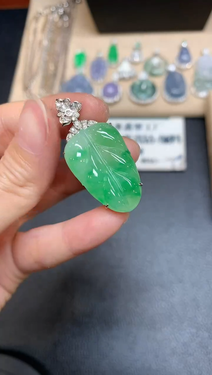 【闪购商品】翡翠颈饰18K金镶嵌【无服务费