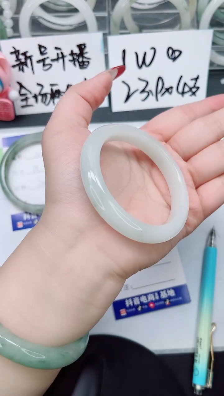 【闪购商品】石英质玉手镯未镶嵌a112