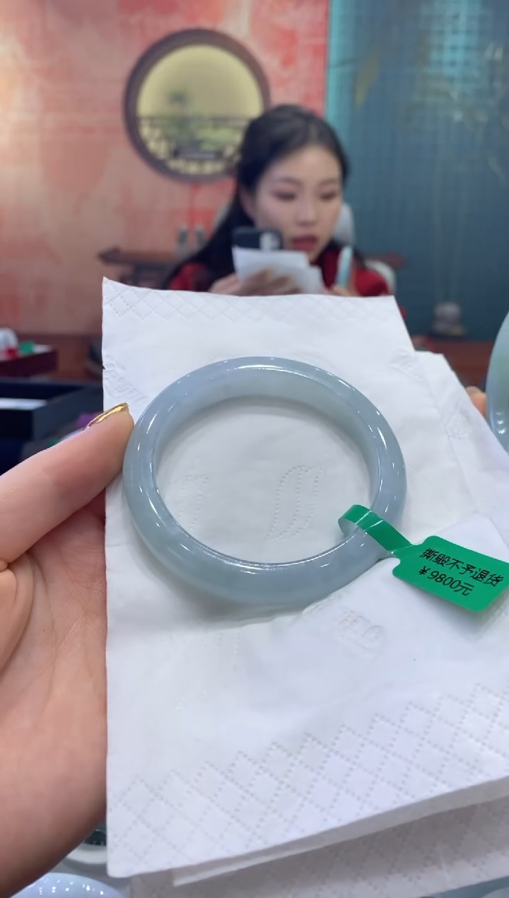 【闪购商品】翡翠手镯未镶嵌多人18344