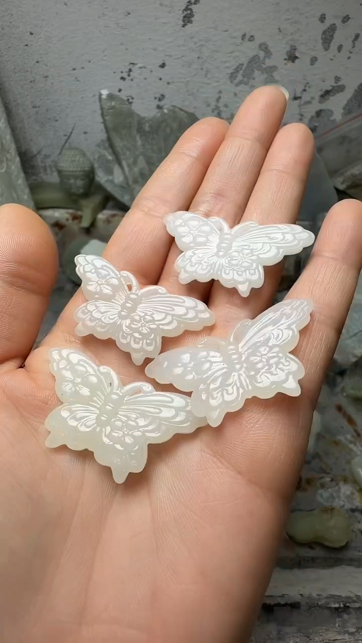 吊坠(赠链)未镶嵌和田玉蝴蝶  拍一发一商品多样性发货