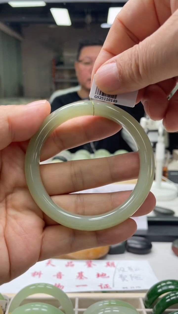 【闪购商品】和田玉手镯未镶嵌编码0149 圈口64-65