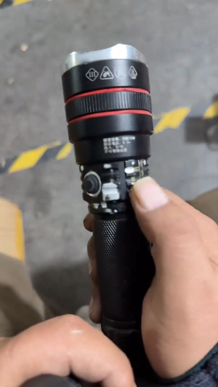 A536定焦手电带电池有瑕疵