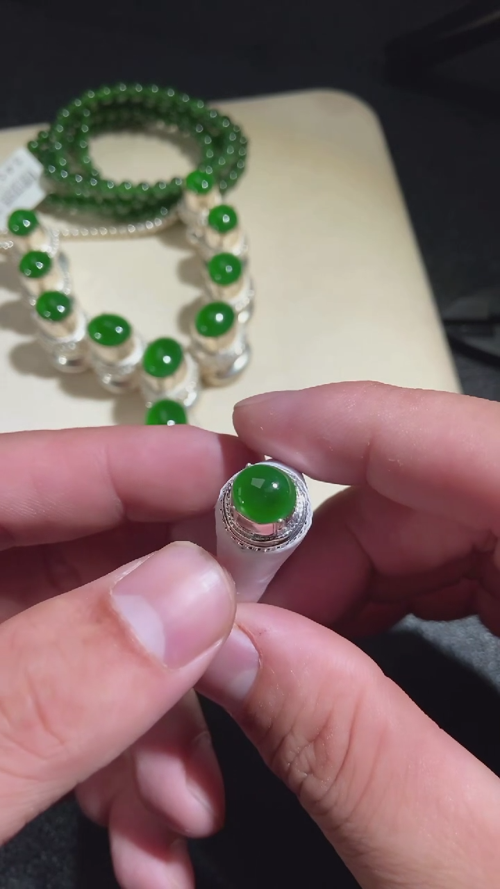 【闪购商品】翡翠戒指未镶嵌天然翡翠A货满色戒面