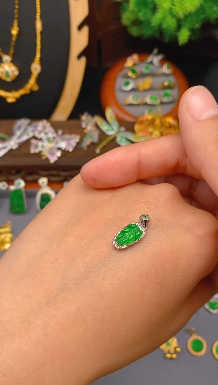 【闪购商品】翡翠吊坠(不含链)银S925镶嵌小树叶吊坠